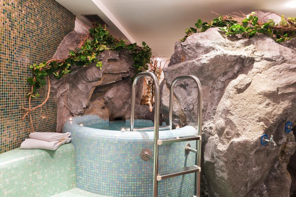 Hotel Klotz San Leonardo in Passiria Bagian luar foto