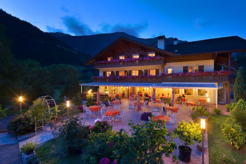 Hotel Klotz San Leonardo in Passiria Bagian luar foto