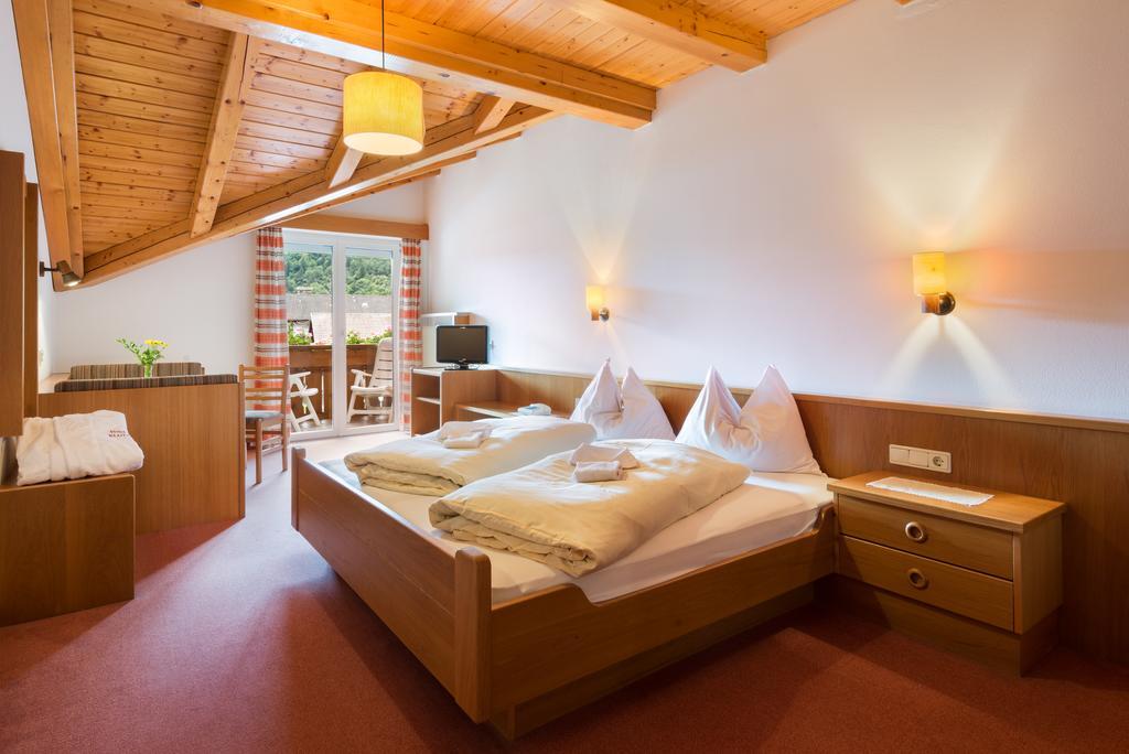 Hotel Klotz San Leonardo in Passiria Ruang foto