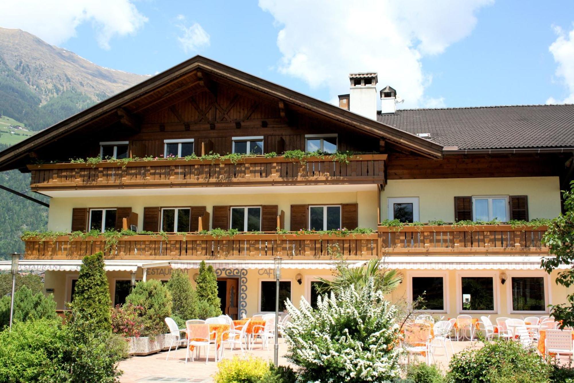 Hotel Klotz San Leonardo in Passiria Bagian luar foto