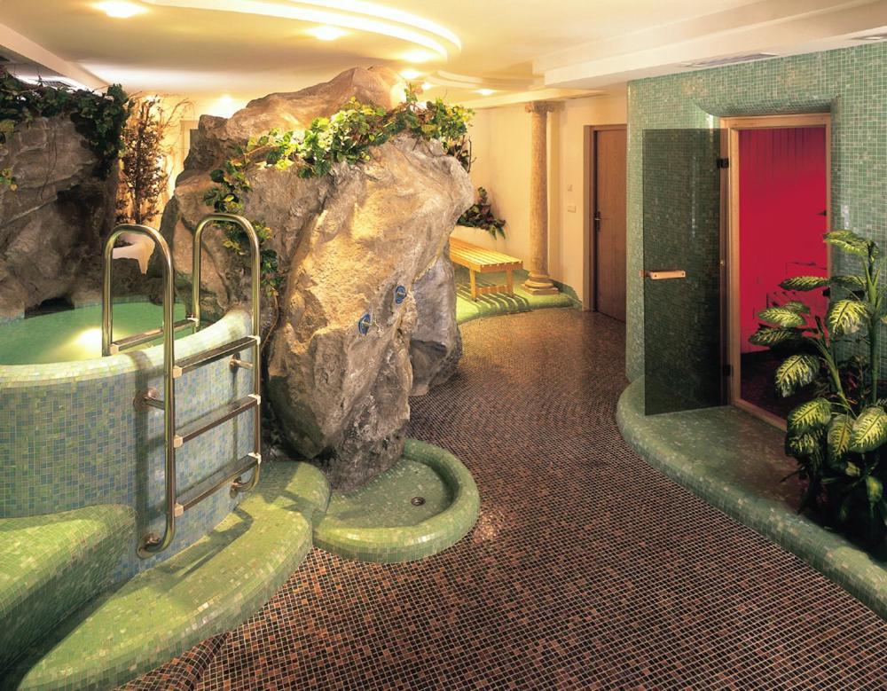 Hotel Klotz San Leonardo in Passiria Bagian luar foto