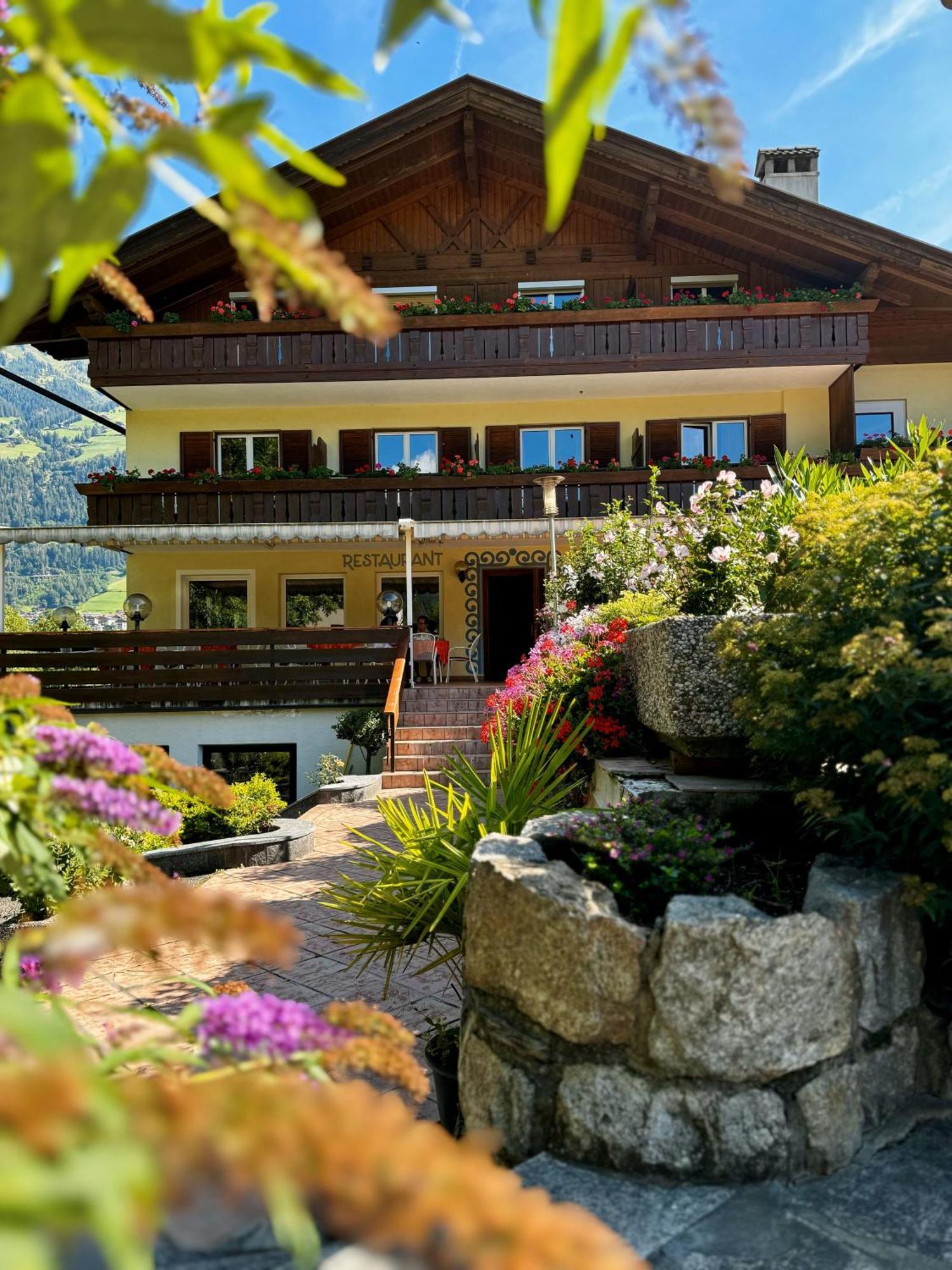 Hotel Klotz San Leonardo in Passiria Bagian luar foto