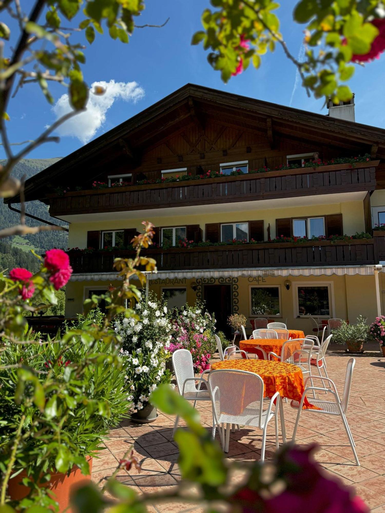 Hotel Klotz San Leonardo in Passiria Bagian luar foto